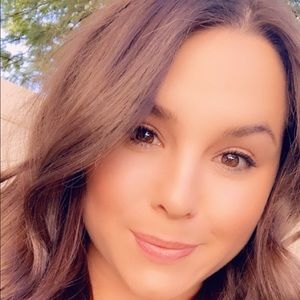 Meet your Posher, Demi